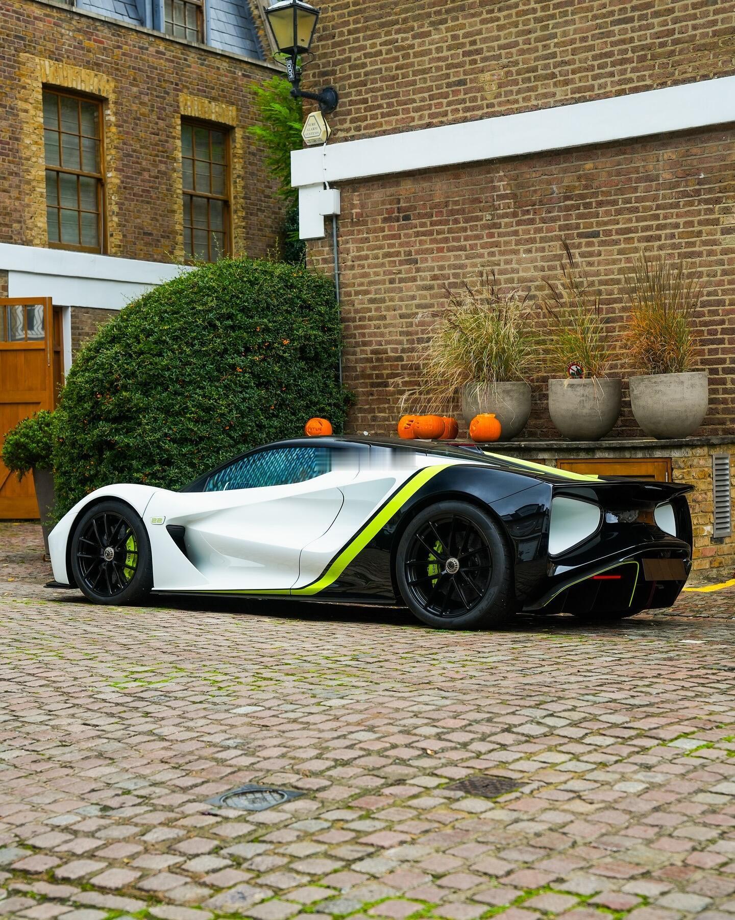 莲花，路特斯 Evija。能算电车之光嘛莲花跑车