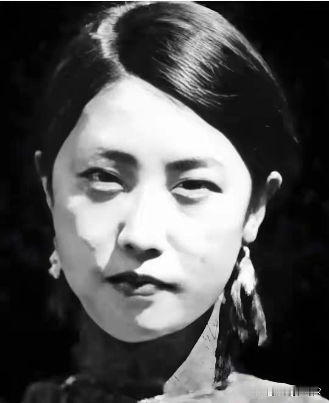 1951年承德刑场！叛徒程斌伏法，全场鼓掌，22岁姑娘的牺牲终于值了
 
195