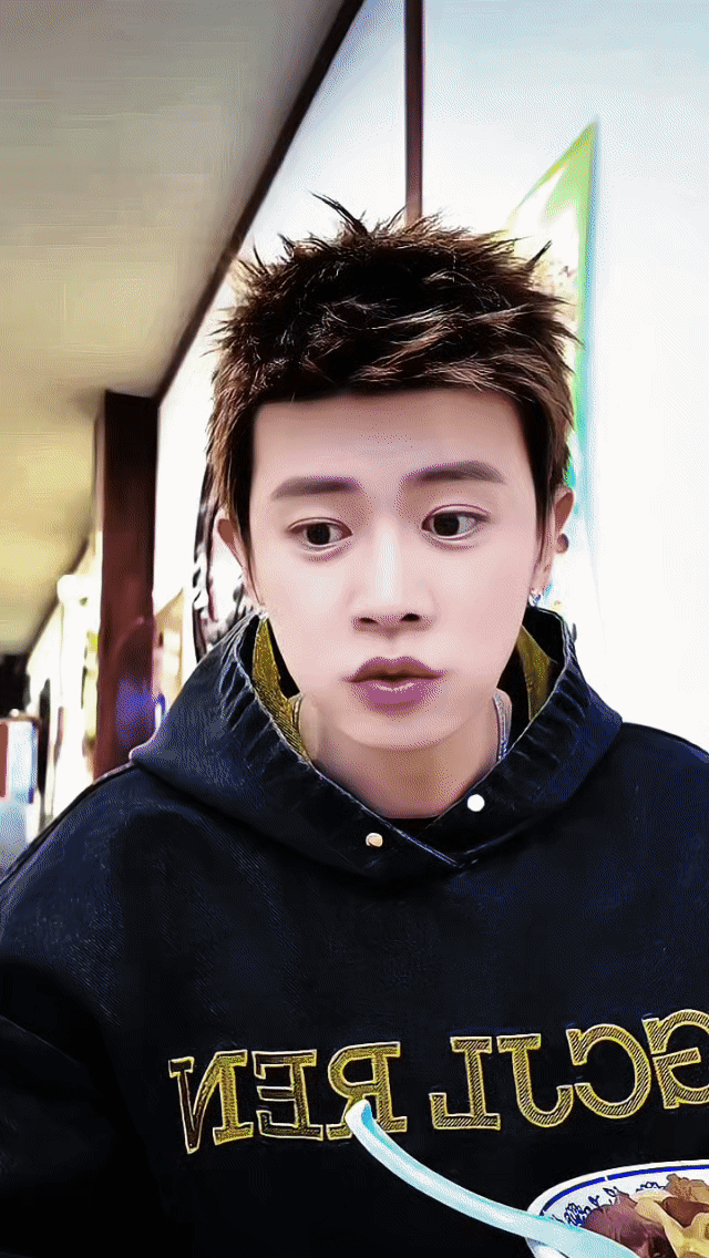 我的天啦！不是吧❗❗❗[送心][送心]
任嘉伦这是要当导演了吗[偷笑]
如果是真