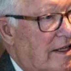 前曼联队医迈克-斯通在自传《坚守如初》中谈到了自己为曼联工作的经历，他表示，自己