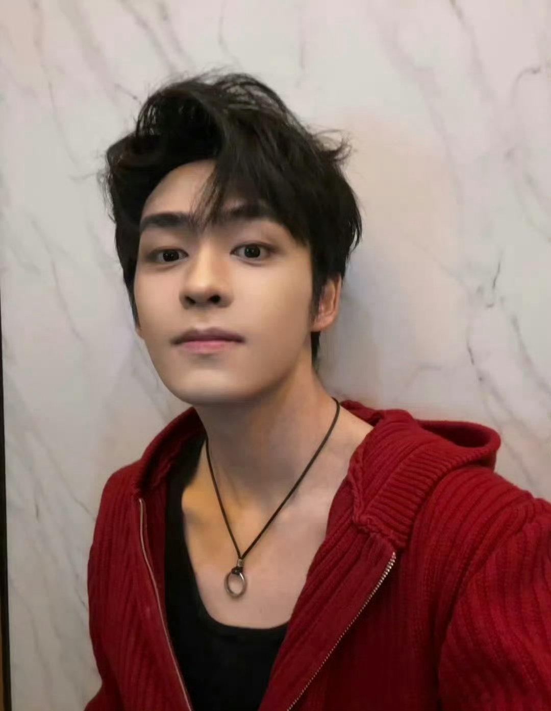 张卓尔 晋级声鸣远扬 张卓尔在舞台上的状态真好，自信又从容，歌声里全是故事感，这