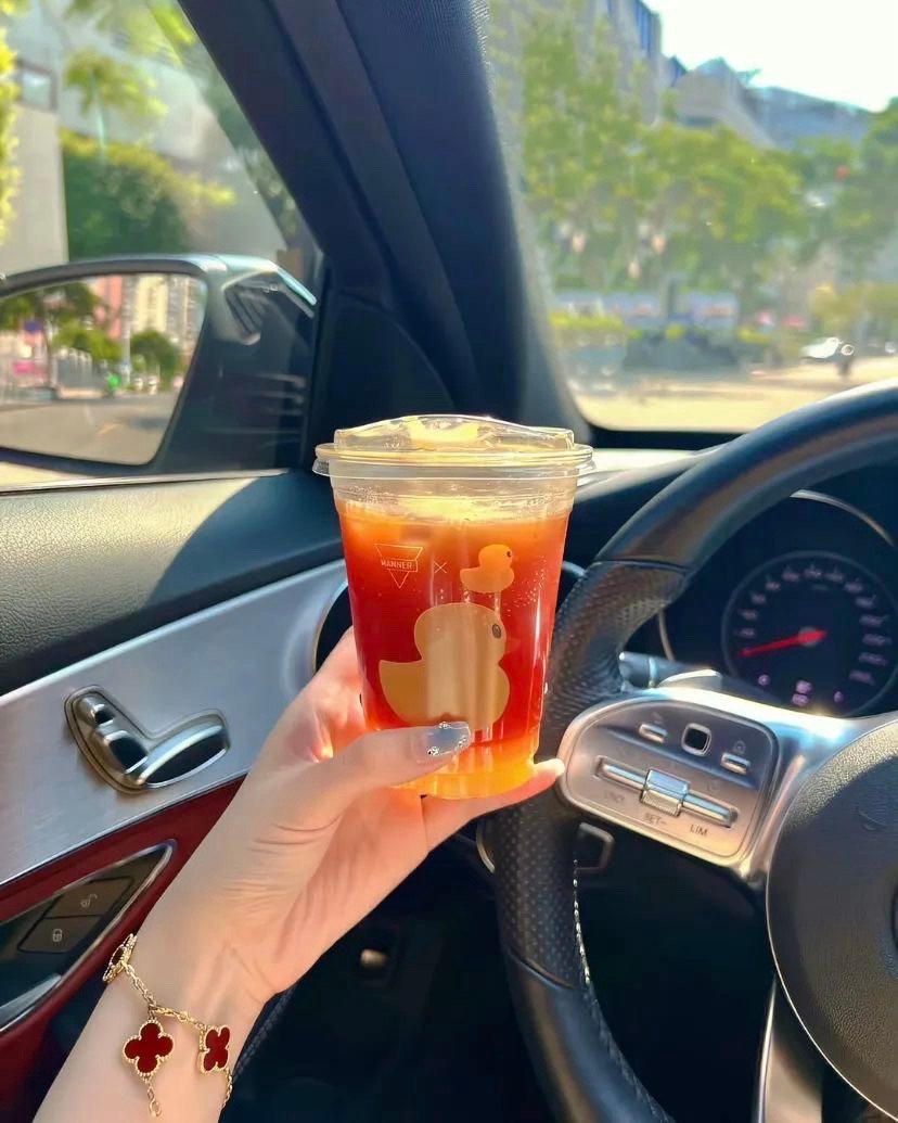 🛵💨 𝒄𝒍𝒂𝒔𝒔人生得意须尽欢  奈何仙女要上班  ​​​