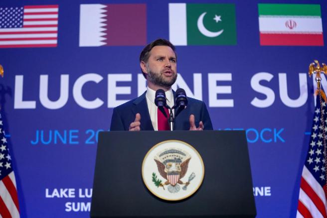 如果说有什么东西能在一夜之间改写美国总统的命运，那一定不是国内经济数据，而是中东