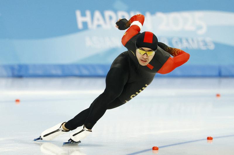 2026年米兰冬奥会速度滑冰男子1500米决赛，宁忠岩夺金瞬间全国欢呼，他远在黑