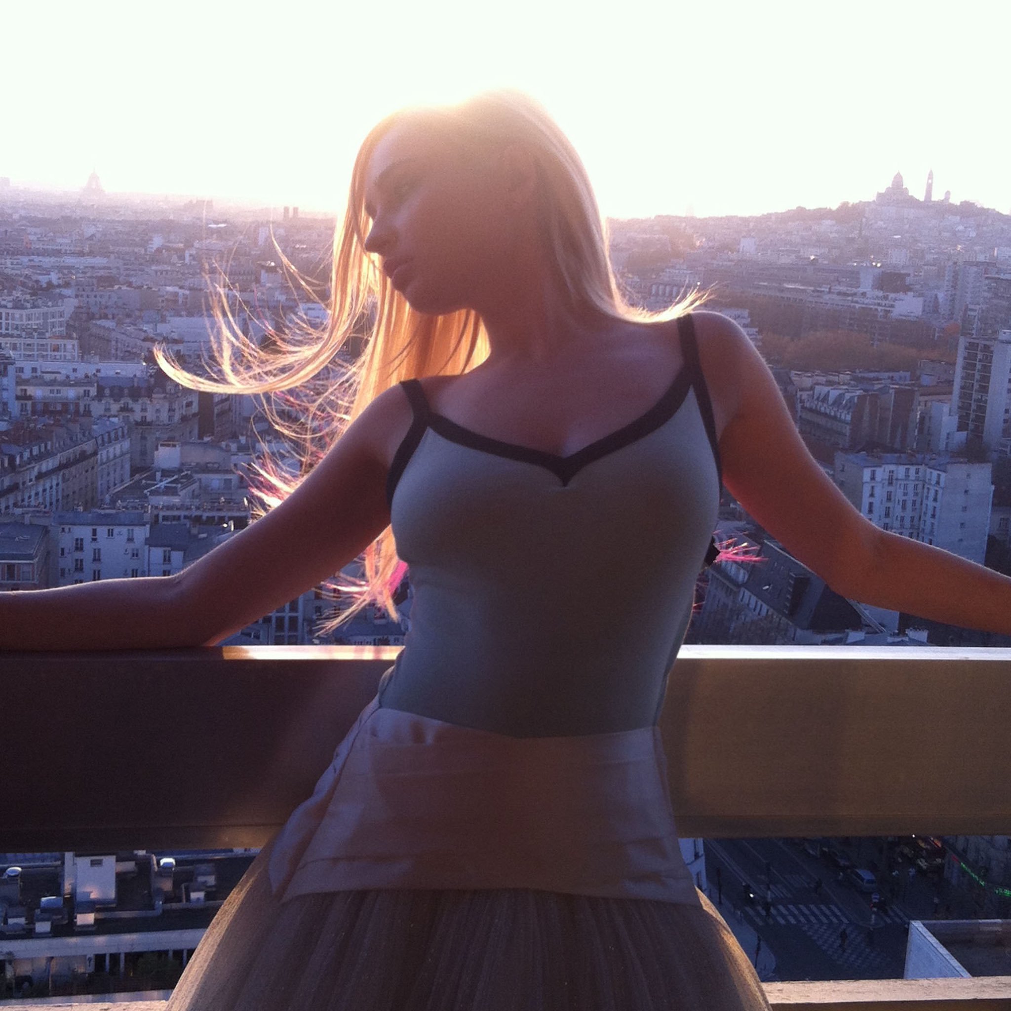 Kim Petras 全新单曲「Jeep」于北京时间5月7日0点发行，封面一览：
