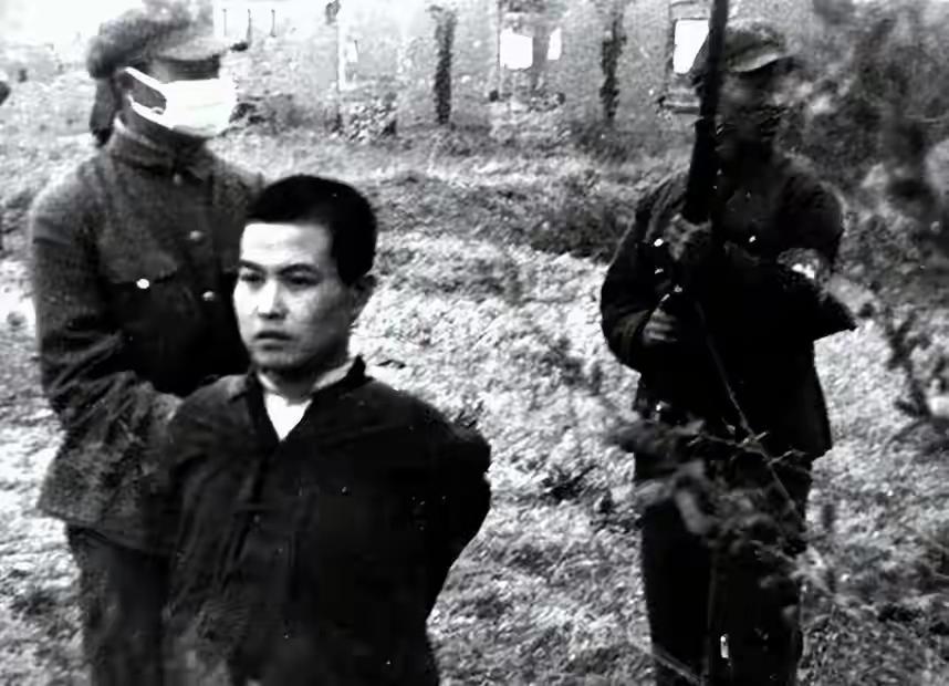溥仪的贴身侍卫，不仅睡过皇后婉容，还无恶不作，后来被毙于刑场。

这事儿搁现在，