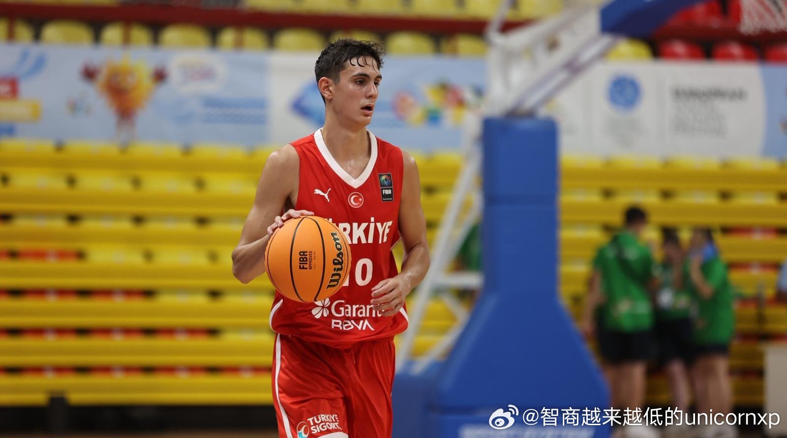 土耳其新星Omer Kutluay(2009-190cm-PG)率领土耳其U16