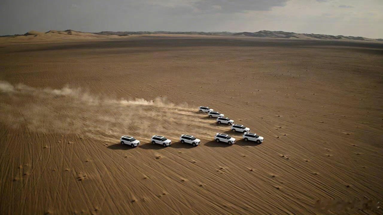 极氪9X通过航天局认证的戈壁实拍画面，证实其作为中国首款豪华SUV参与返回舱搜救