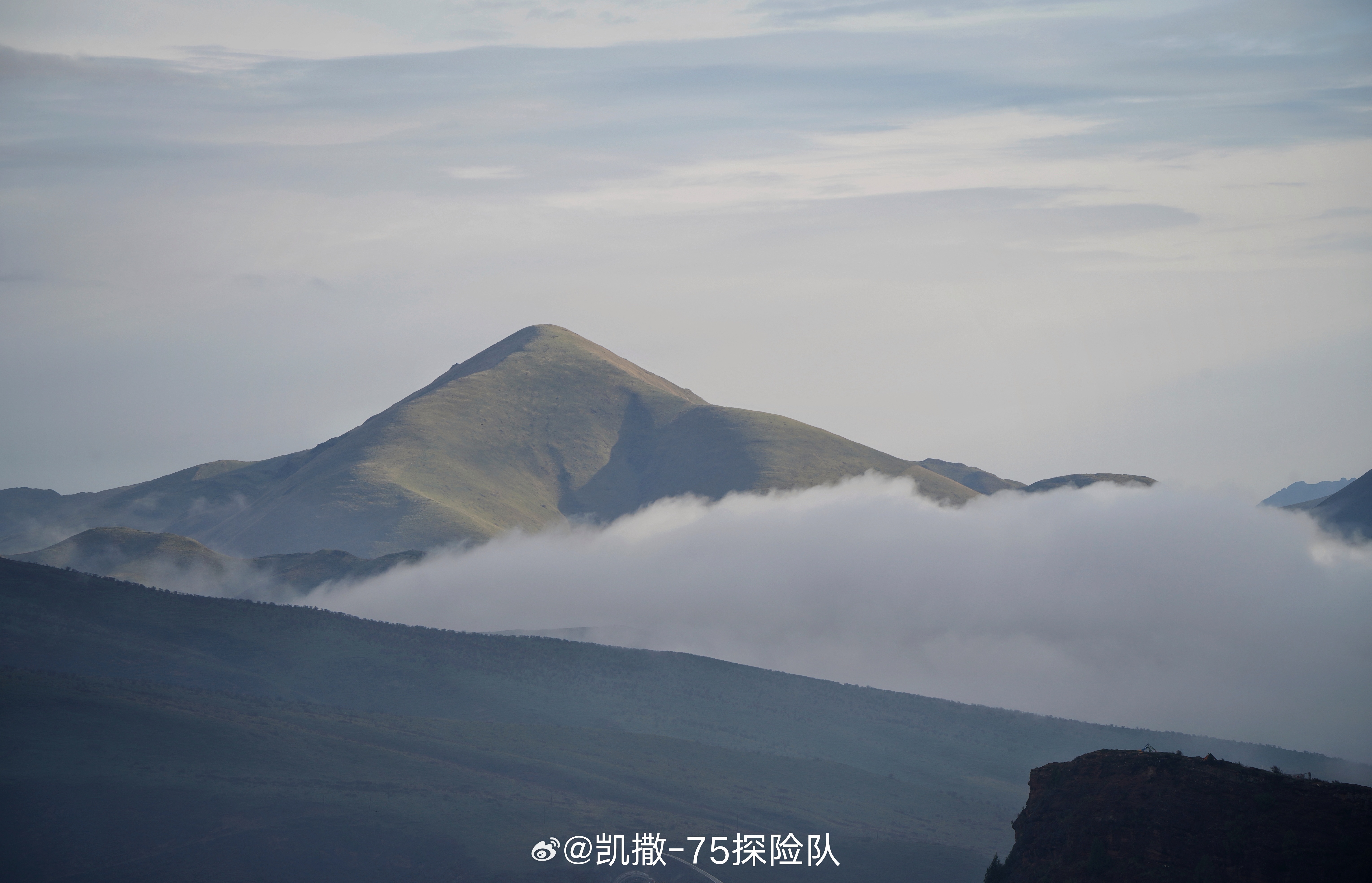 云雾遮住了山顶，也遮住了来时的脚印。雪域高原风和自由自由魂儿儿儿 玉树