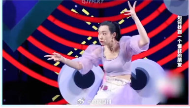 管乐[超话]代入管乐我真的会哭出来乘风2025管乐讲述过往时，侯佩芩的回应真的太