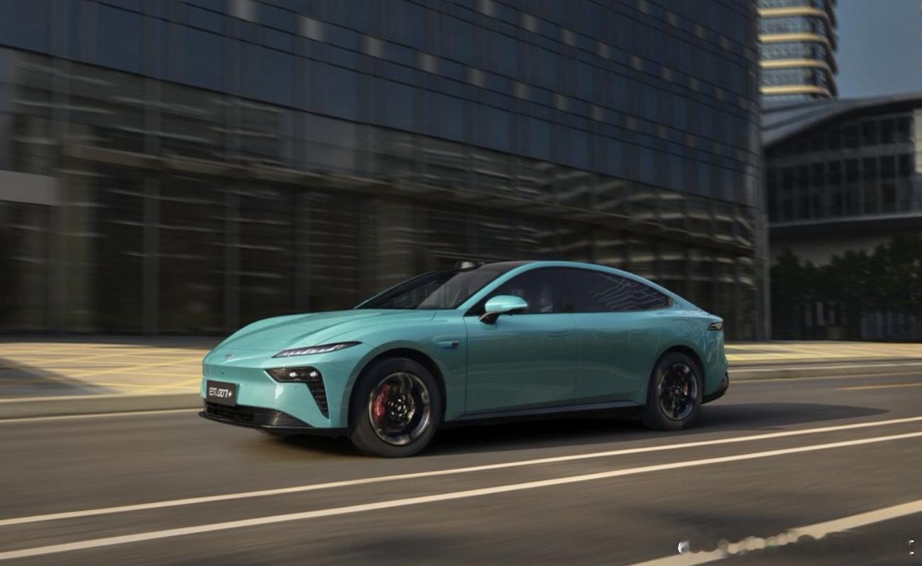 东风奕派eπ007+正式上市，有以下亮点：1、共推出3款配置车型，限时焕新价为1