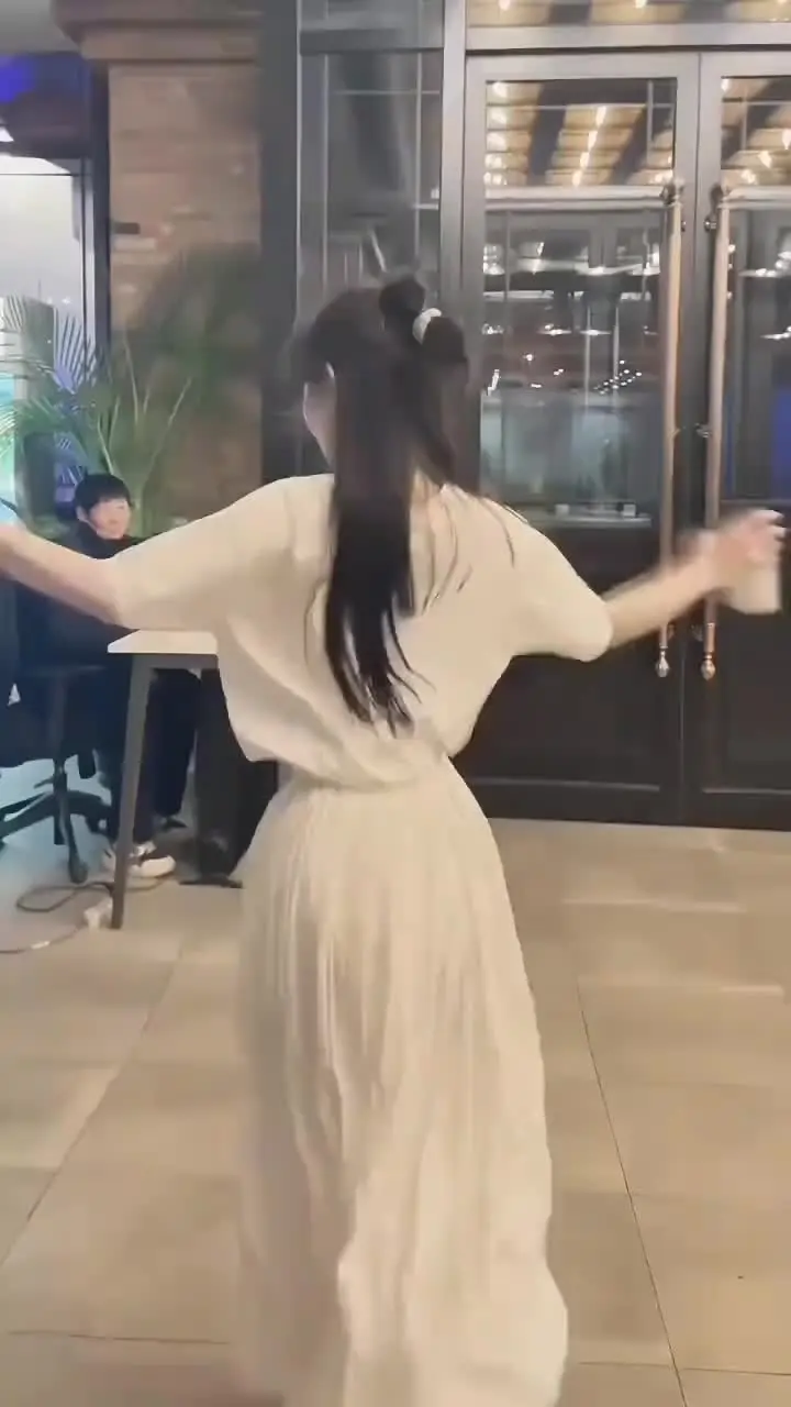 困住自己的从来不是别人 而是你自己（博主：江湖小粗腿）