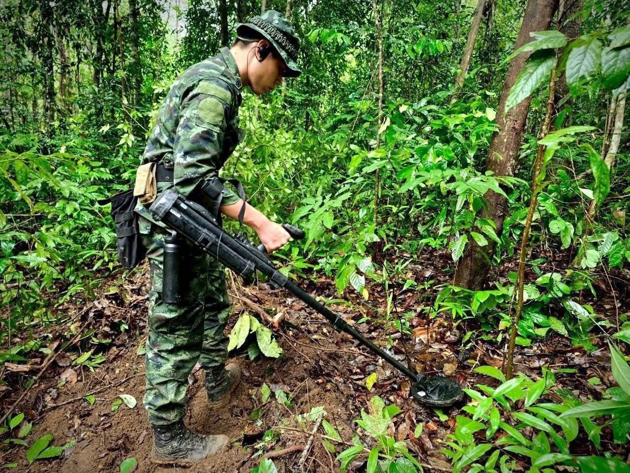 泰柬冲突 柬埔寨小股部队渗透进泰国境内，在泰军后方布设雷场，泰国媒体称有多名士兵
