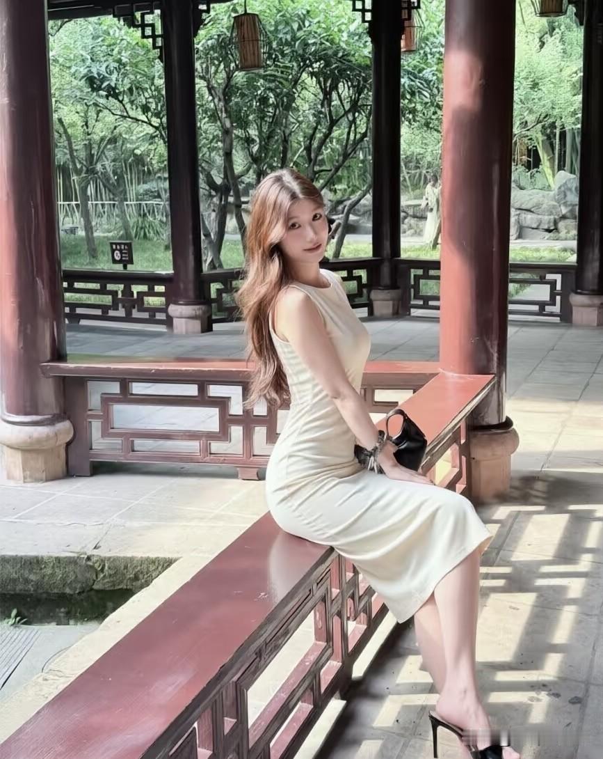 优雅白裙，古风庭院，女神三连拍