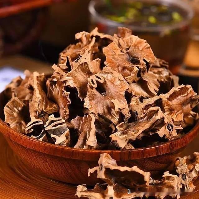 立秋后，气候渐渐变凉变燥了，总觉得喉咙痛，痒痒的，用核桃间经膜架子煮水喝一段时间