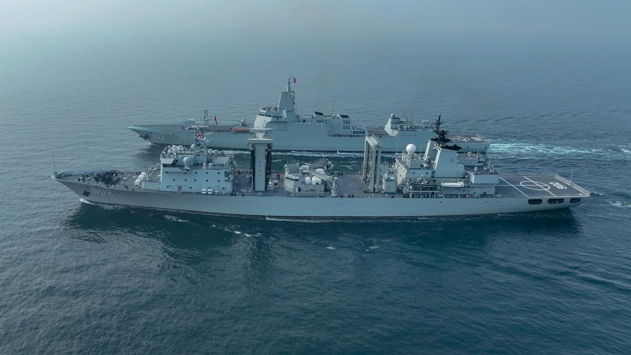 102舰艇编队

055大驱+903A补给舰

全方位补给