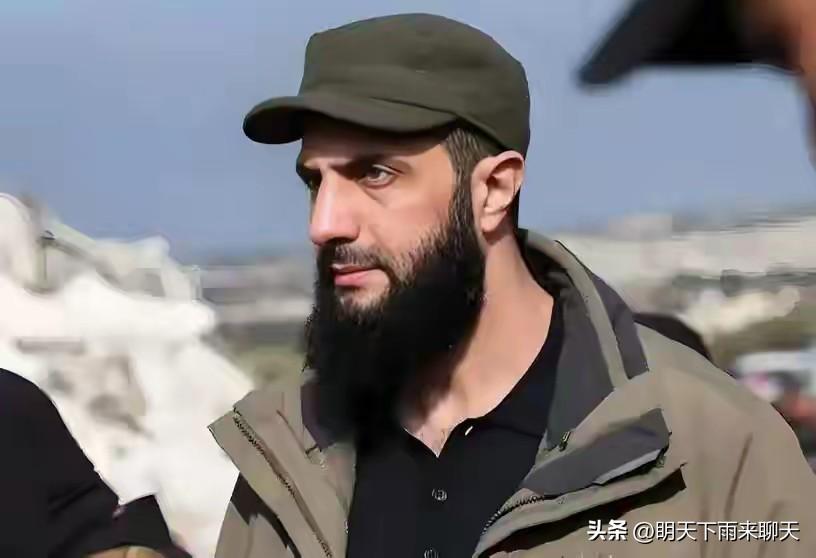 朱拉尼也是真会瞅时机，利用以色列当下分身乏术，自顾不暇的时候，突然下手了。

悄