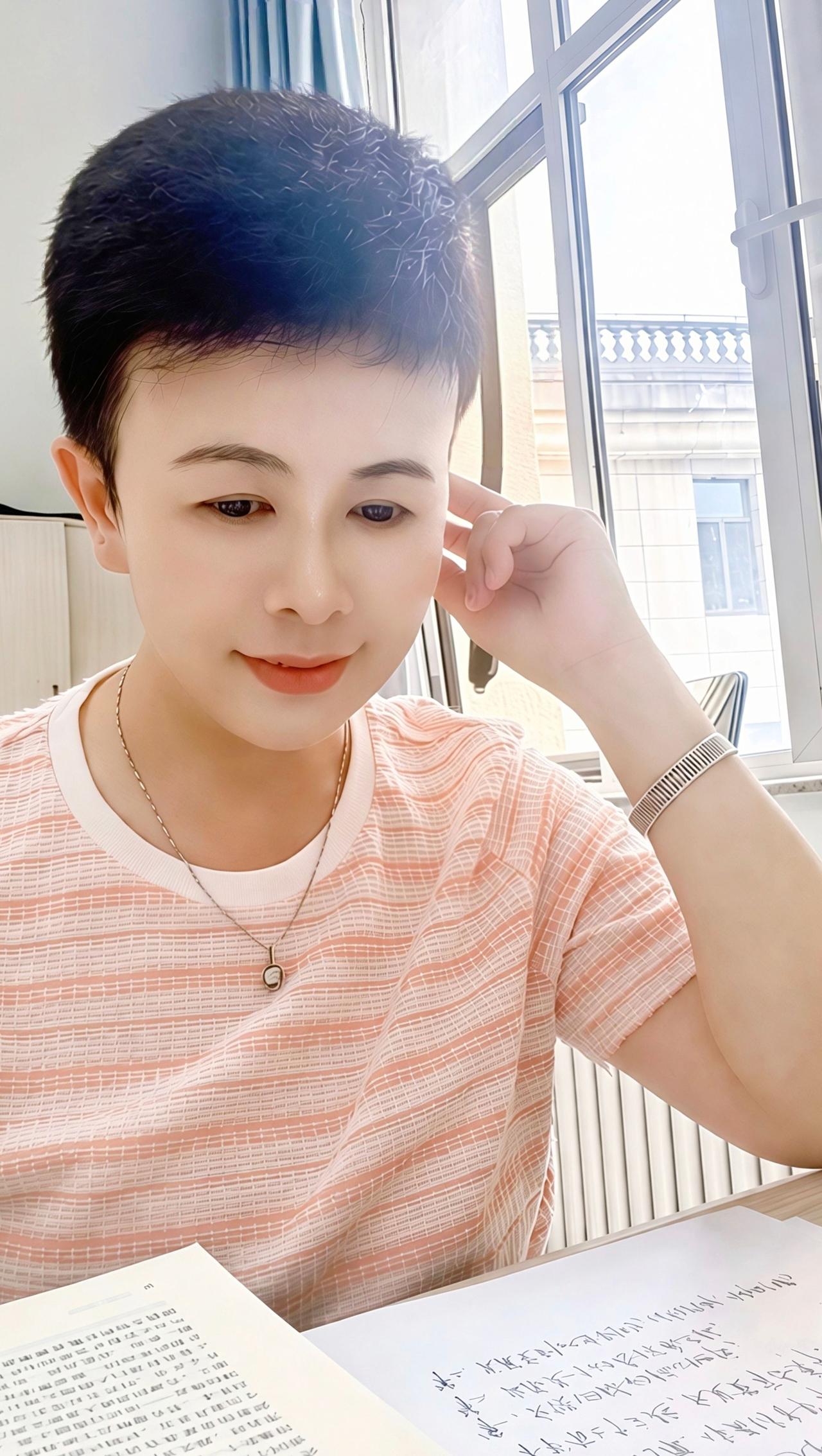凡事太急则乱，太争则伤。
试着把节奏慢下来，在书页翻动间，听一听内心的声音。
静