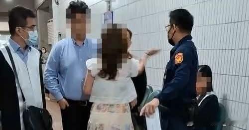 台湾最美的风景是人 狂女台中地院叫囂打律師巴掌「法警竟未逮捕」 法官竟清空旁聽席
