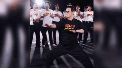 62岁的李连杰扎马步依然是稳如泰山！