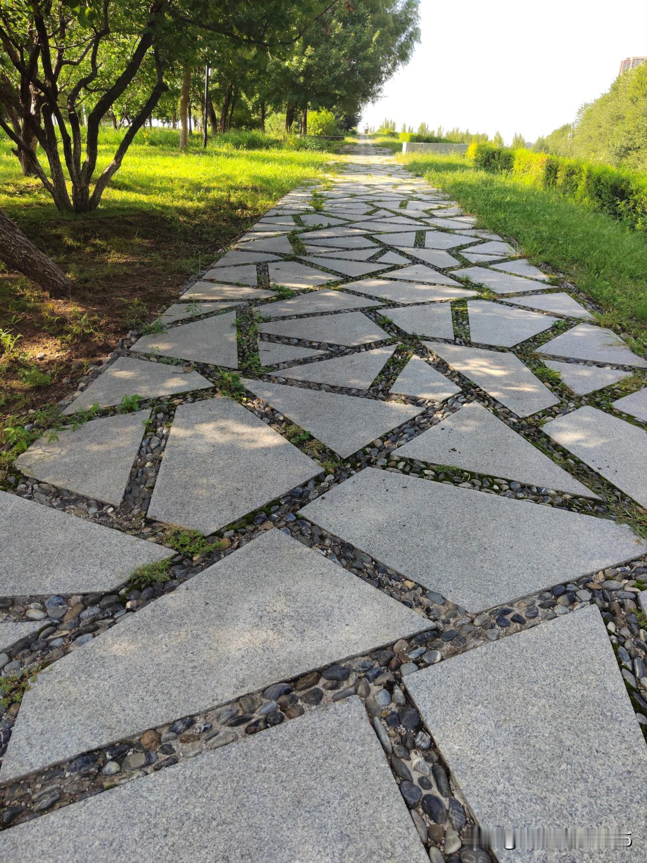 如果是掏心窝子实话实说的话，我想说这辈子除了父母，这辈子我最亏欠的人就是我自己。