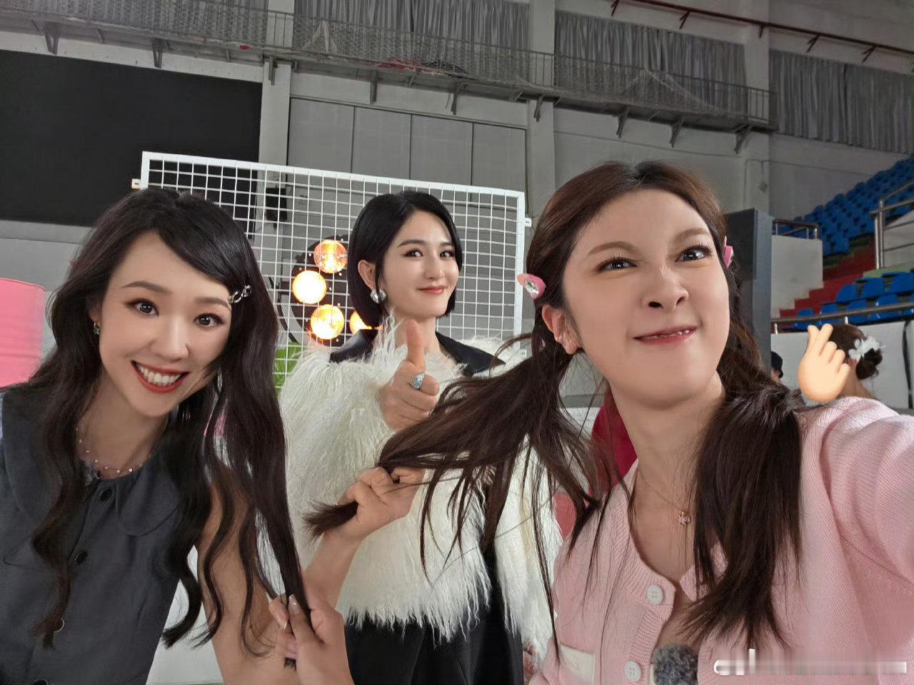 张小婉这世界上不会有人不爱谢娜谢娜的魅力从来不是说说而已，是用二十多年的真诚和善