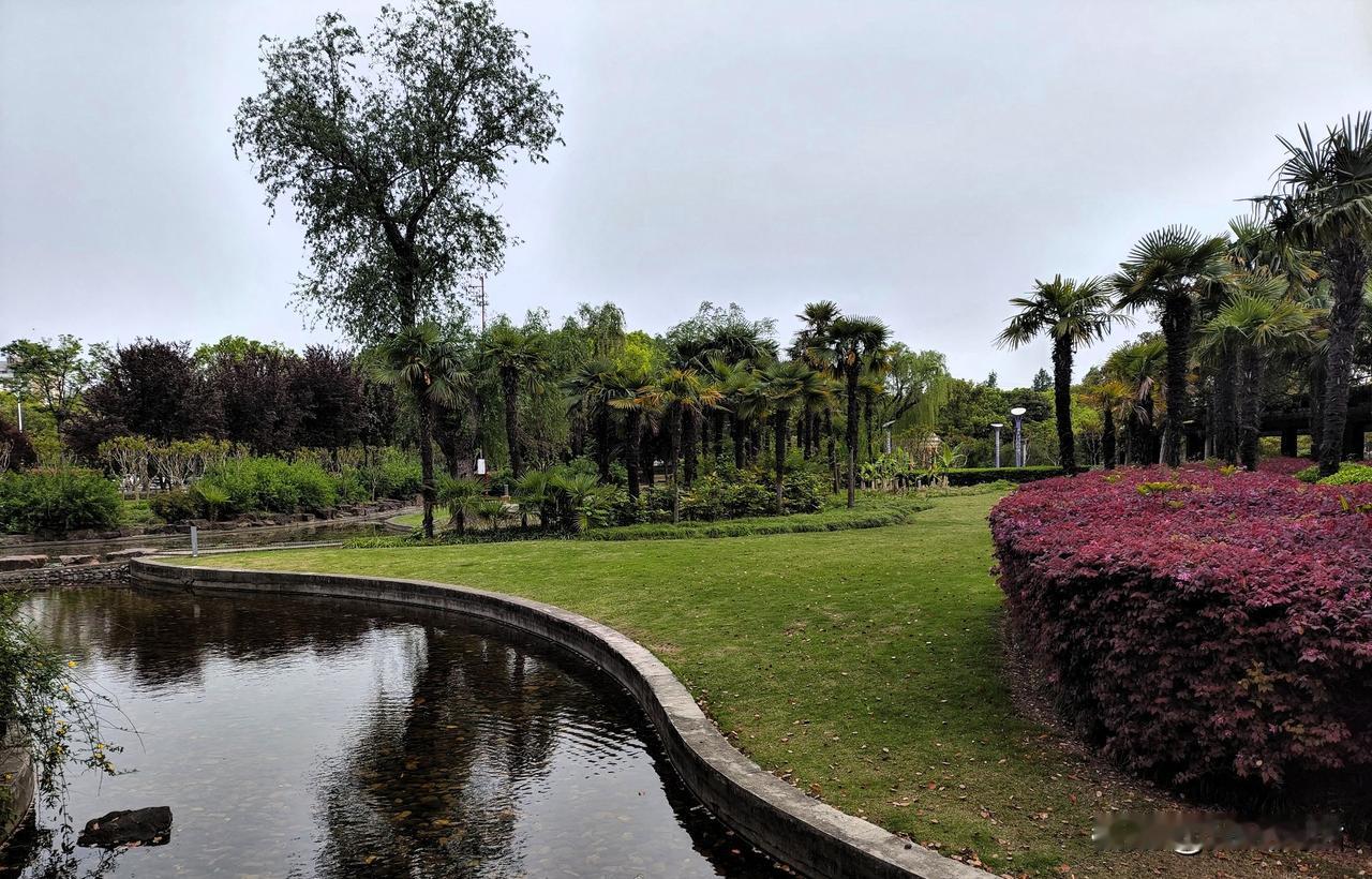 光明日报那篇关于“日记元年”的文章，读来让人会心一笑。2026年，日记确实火了，