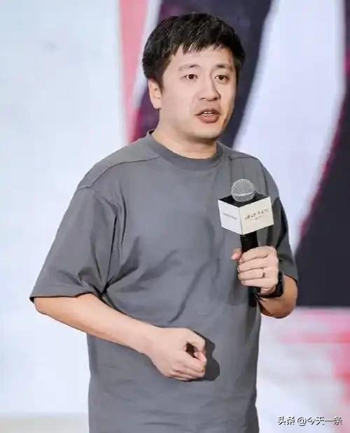 那个愿意为统一捐赠5000万的东北汉子，那个为寒门学子指点迷津的老师，一个出身寒