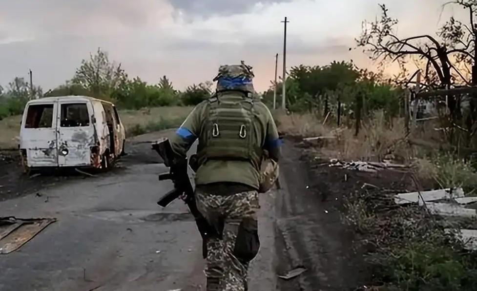 3月28日俄乌当前冲突仍处于高强度对抗状态，双方在军事行动，外交谈判及国际博弈出