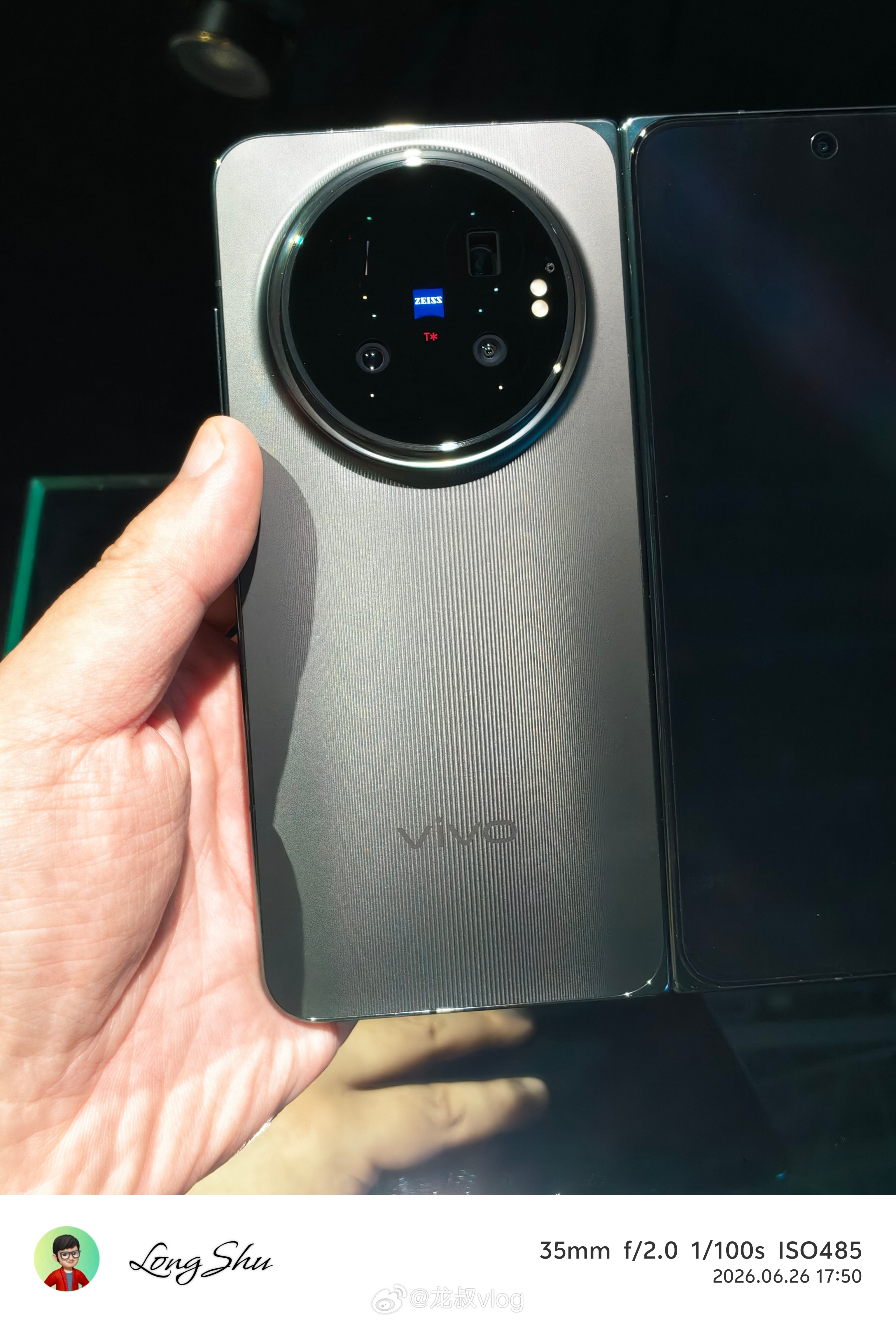 vivo X Fold6 极夜、蓝洞、盐湖三种配色，再加一个特别版黑金配色（图7