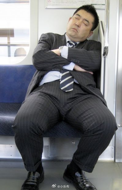 笔记本电脑一年涨价近一倍我觉得我的2025年，先是买了笔记本，然后又换新了手机，