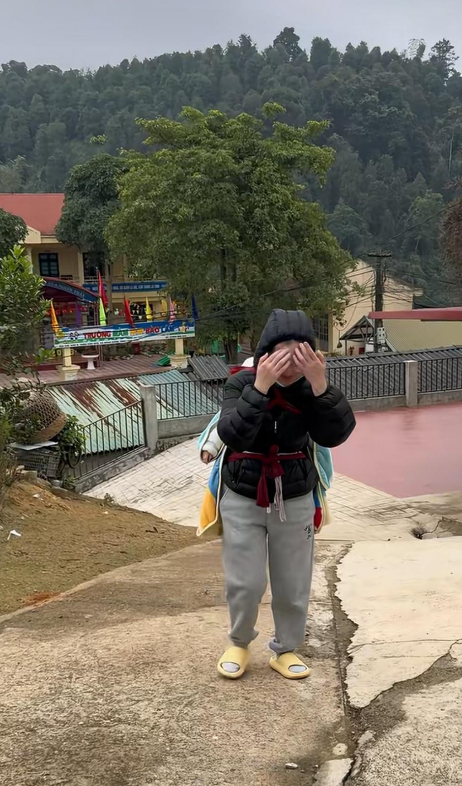 这个越南婆嫁到中国，并在中国读博，但看不出一点研究学问的样子。中国的博士，水分这