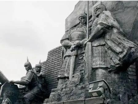 "庭芝，男子汉，死就死，不要投降！" 
 
这句话，是一个被俘的人冒死喊出来的。