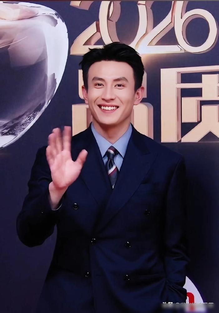 刘萧旭在短剧盛典上表现得越“松弛”，反而越衬托出他在正剧镜头下的那份苍白。
在