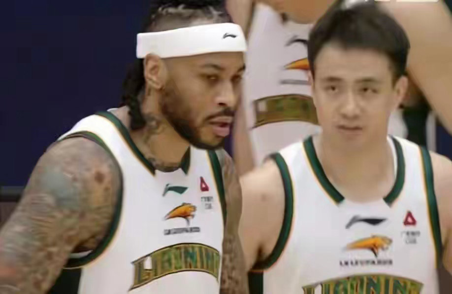 强强对话鏖战至终章！辽篮5分客场险胜山东男篮，送对手常规赛三连败CBA常规赛第3