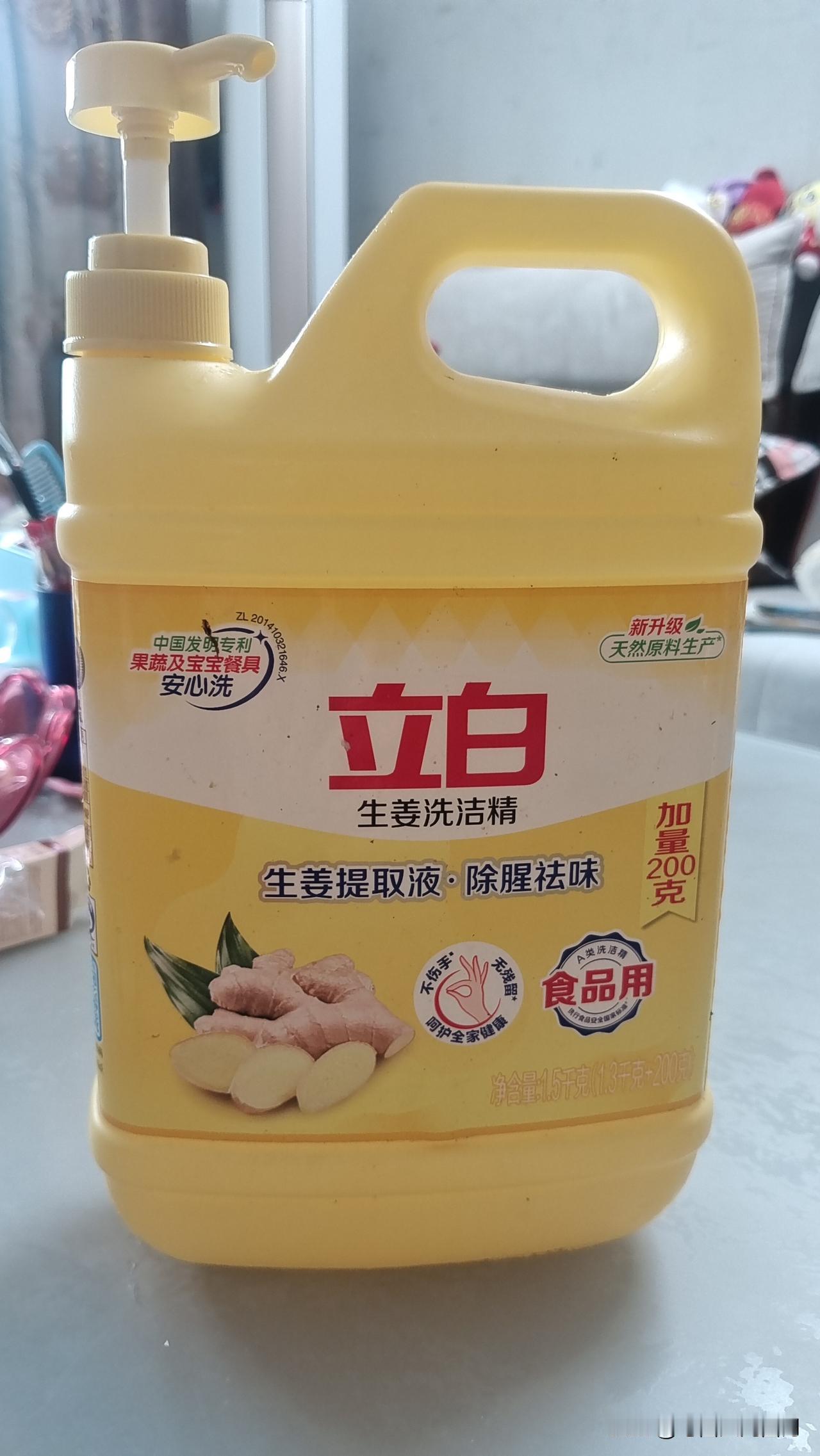 现在的洗发水真是让人无语，我试过超市里便宜的和贵的，全都没用。

我头发是油性的