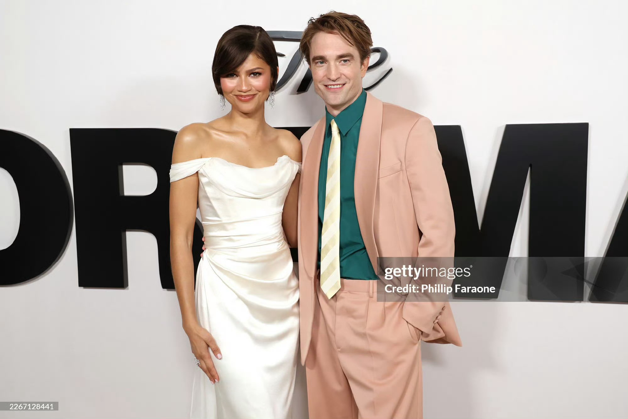 罗伯特·帕丁森、赞达亚亮相《爱情抓马》洛杉矶首映礼 