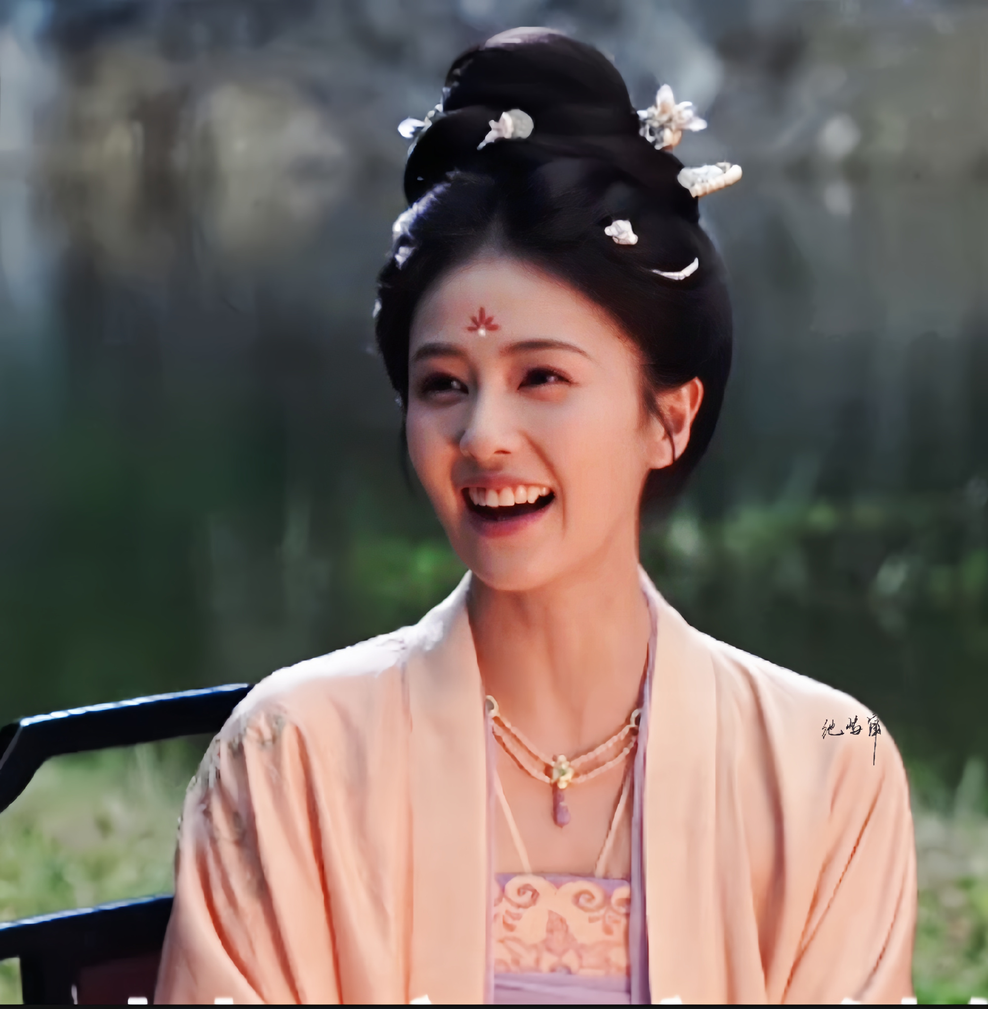 白鹿  🦌白鹿莫离 🦌白鹿叶璃 “做野草在风雨之中崛起，奋力一搏去拥抱光”