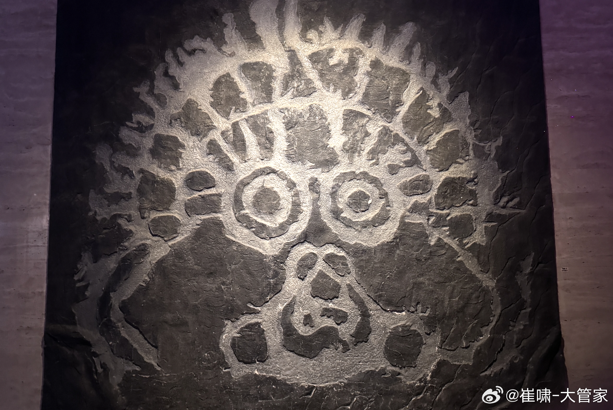 我恨拼音输入法...前几天我发微信，问一朋友：去Nio day？结果拼音给打成：