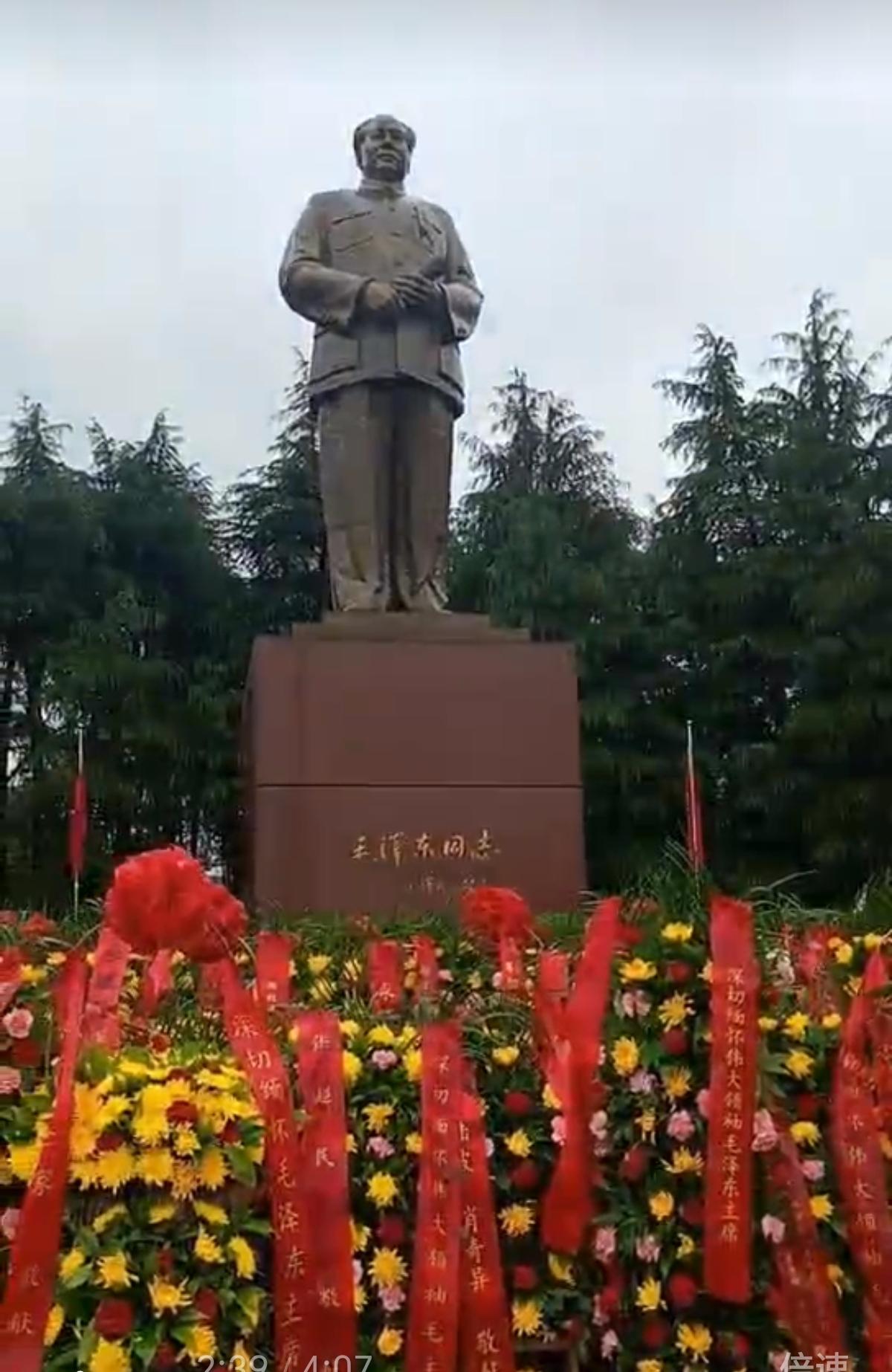 梅雨季的湖南，5月19日是倾盆大雨，可怎能阻挡我们瞻仰伟大领袖毛主席故居的脚步，