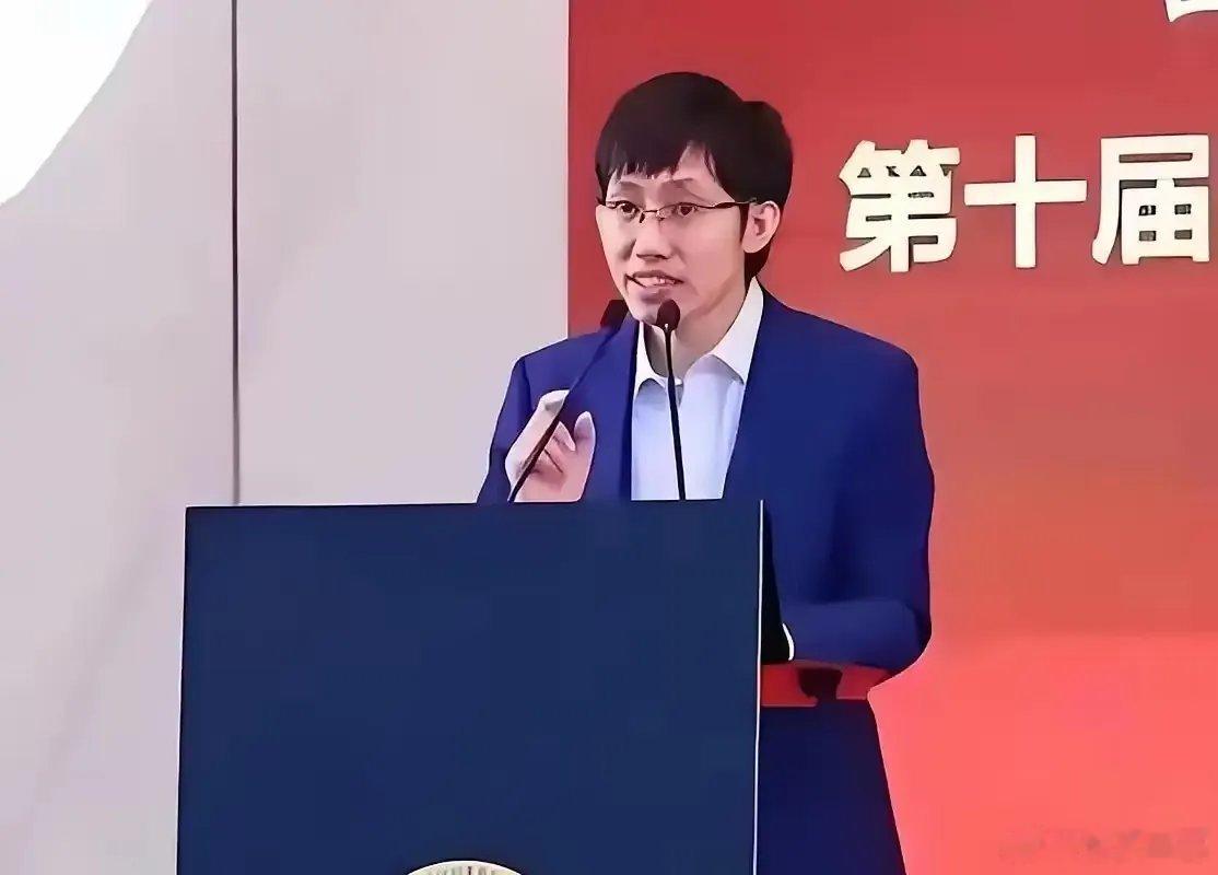 还得是梁文锋！DeepSeek拿到五百亿融资之后，没有把钱花在宣传和买办公楼上，