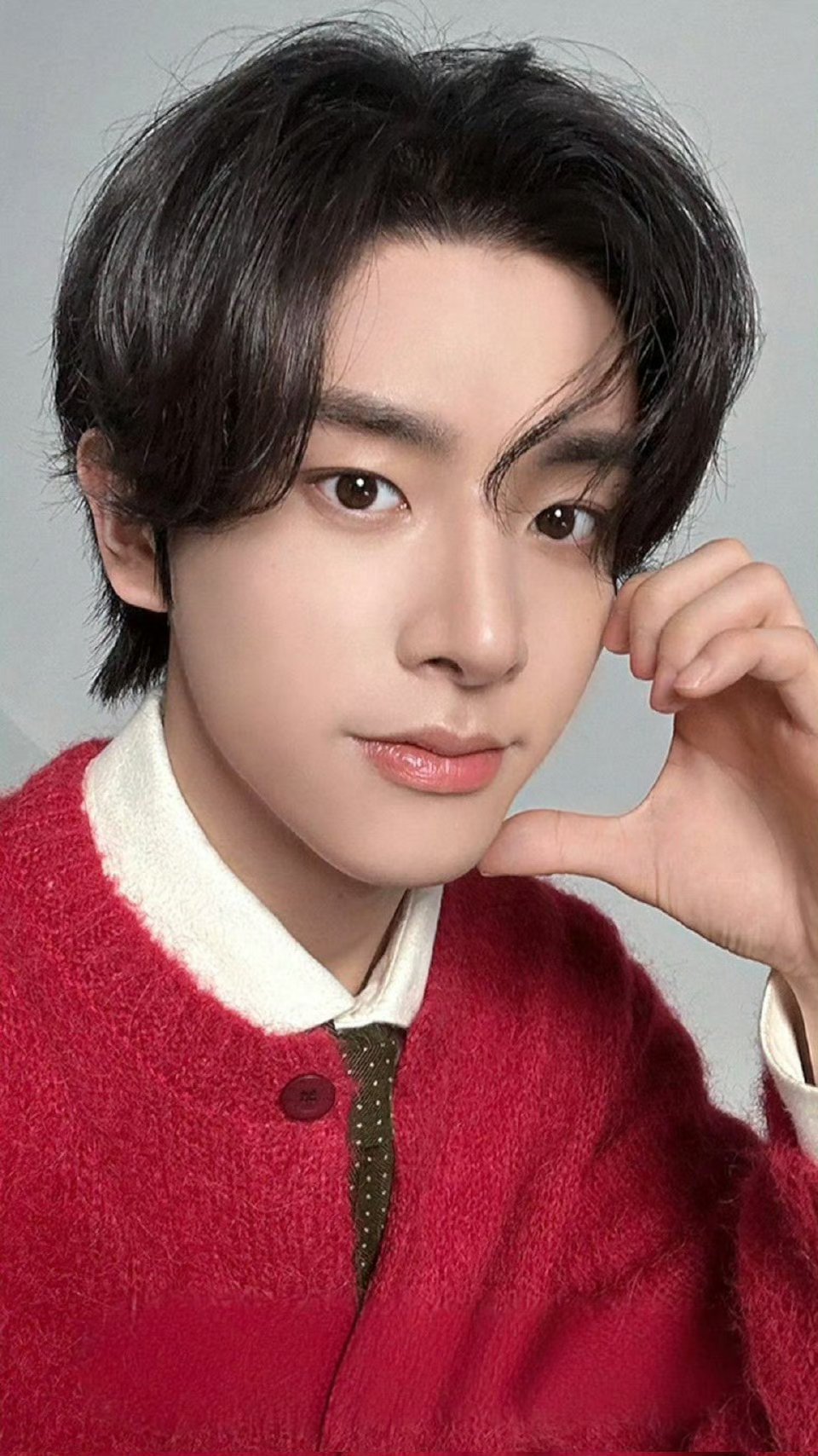 沈载伦 沈载伦最新自拍，好优越的鼻子，帅 