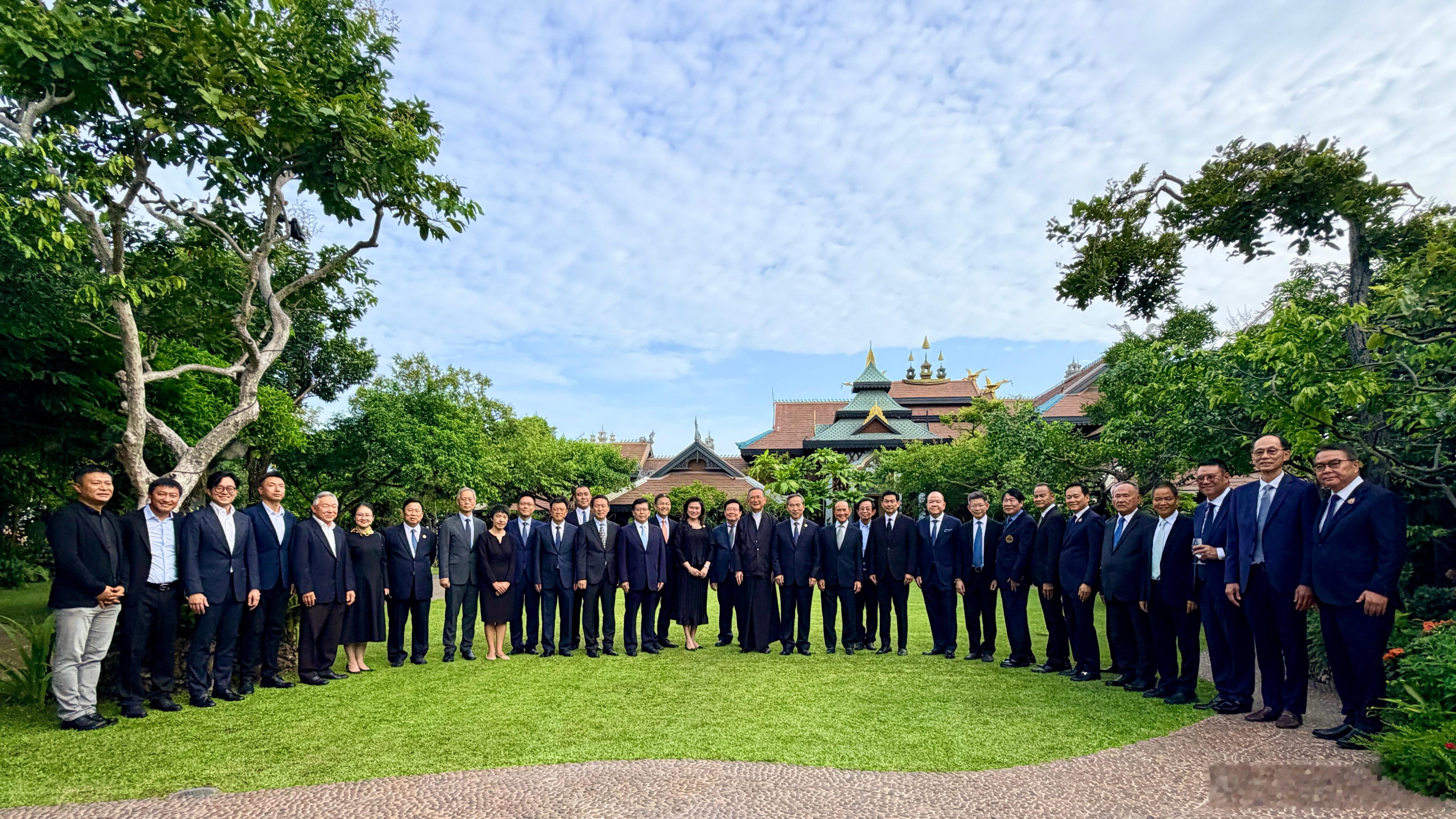 一张图证明我来过这里 中国企业家代表团来曼谷了，密密麻麻的人里面有我吗？ 泰国·