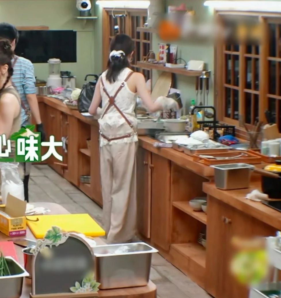 靳梦佳是真正眼里有活之人