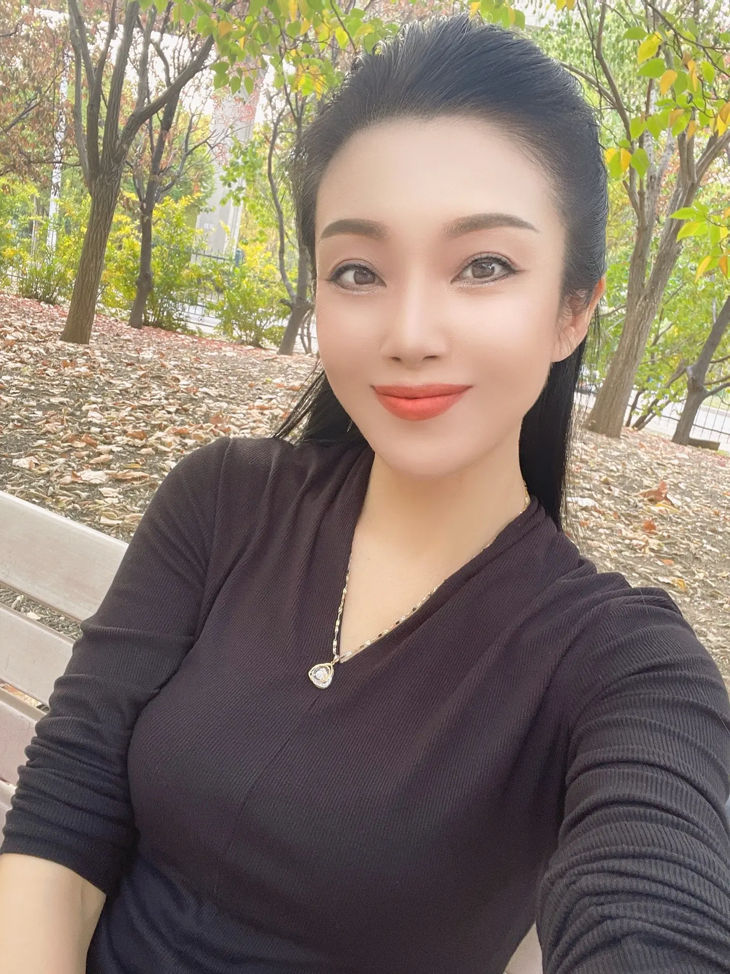 成年人的世界就两个字：忍和狠  小事忍  大事狠  对人忍  对己狠 ...