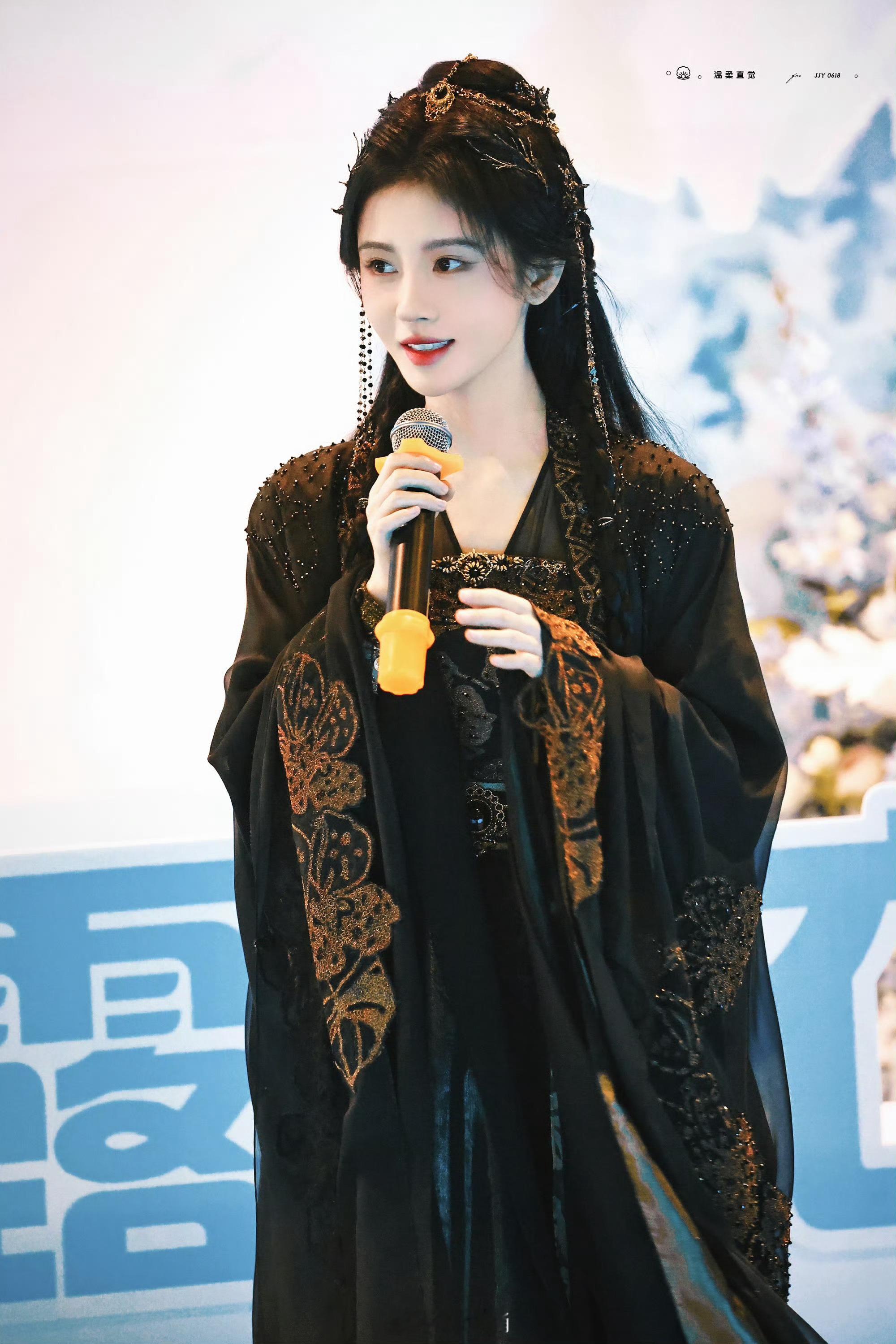 月鳞绮纪主演带妆路透齐了[举手]鞠婧祎、曾舜晞、陈都灵、田嘉瑞全员带妆 