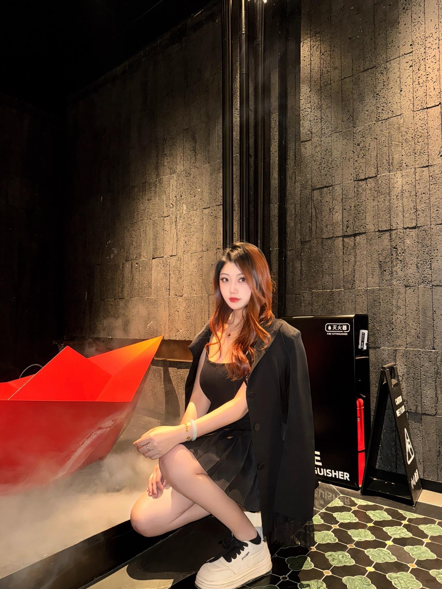 我要你带我如初 也要你对我的爱与日俱增 要你一生都与我轻言细语的说话。