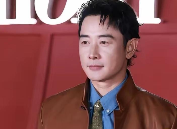 中年罗晋是越来越有福相，整个人的气质都很稳重。

曾经看过他演的很多剧都是年轻帅