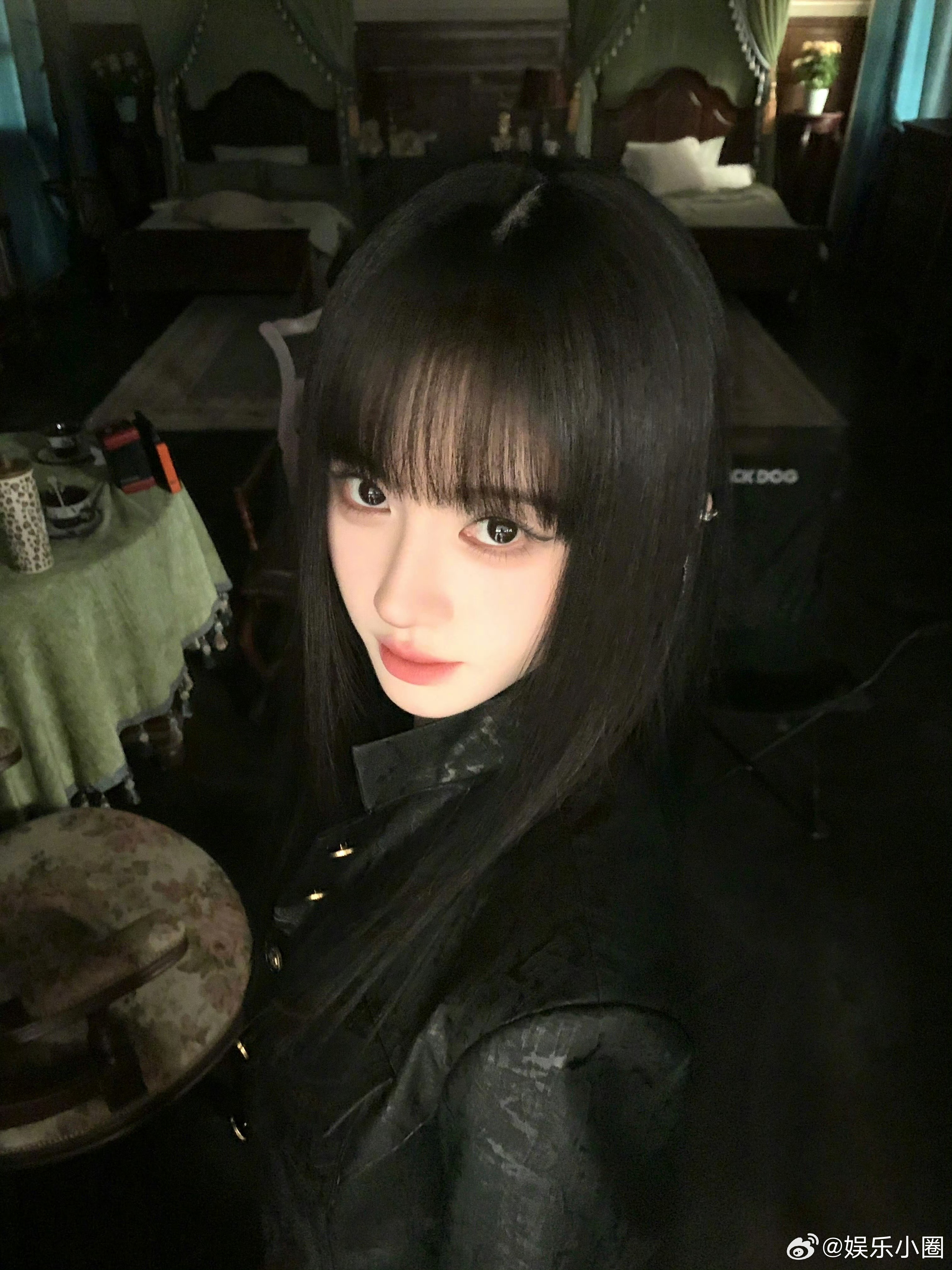 鞠婧祎古早平切刘海鞠婧祎这组照片完全是真人bjd 鞠婧祎的古早平切齐刘海，太千金