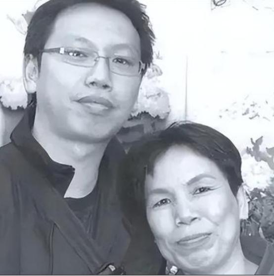 2015年，扬州一单亲母亲，正为女儿嫁妆发愁，银行卡却突然收到1530万转账。母